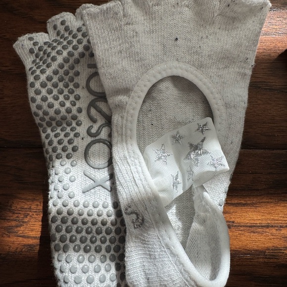 LOT - 4 pairs Pilates / Barre / Yoga socks - ToeSox and Tuckett - Picture 2 of 5